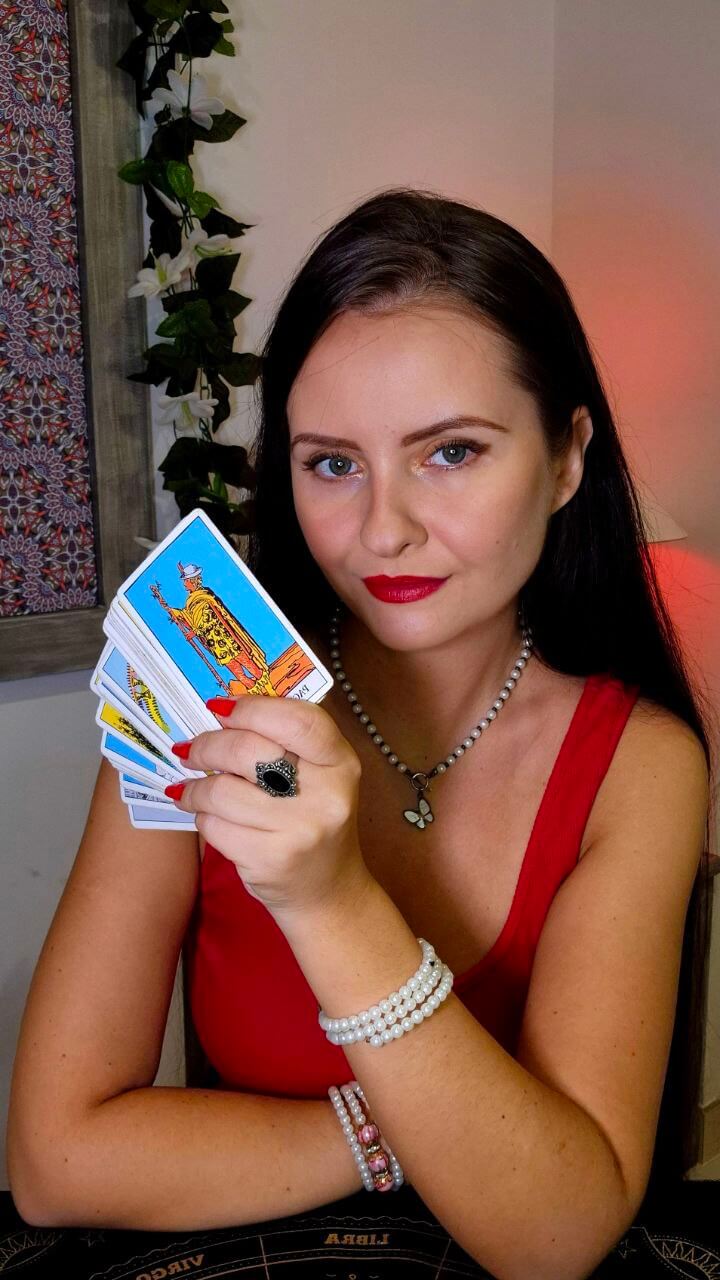 Natalia Radzi Tarot